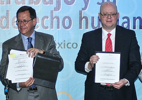 Frena Senado imposiciones de Romero Deschamps en STPRM: Alfredo Martínez de Aguilar