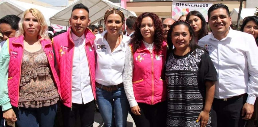 Ivette Morán de Murat entrega apoyos a familias radicadas en Ciudad Nezahualcóyotl, Estado de México