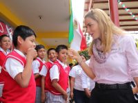 DIF Estatal Oaxaca y Monte de Piedad entregan juegos infantiles en la capital oaxaqueña