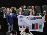 Diputados protestan contra la reforma energética