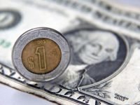 Dólar escala los 19.80 pesos