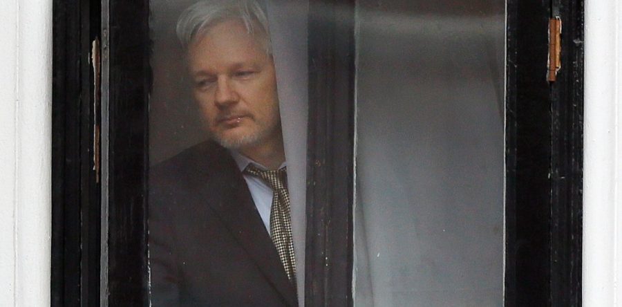 Ecuador exige respeto de Assange, asilado en su embajada