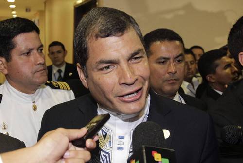 Ecuador prohíbe que ex funcionarios de Correa salgan del país
