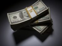 El dólar se dispara a máximo en más de tres meses y medio