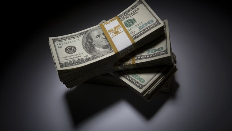 El dólar se dispara a máximo en más de tres meses y medio