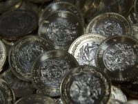 El peso vence al ‘miedo’ y le gana al dólar