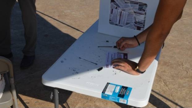 Expresidentes del IFE ven la consulta como un ejercicio ilegítimo e improvisado