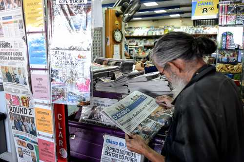 Haddad, a la caza de votos para remontar a Bolsonaro
