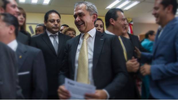 Impugnan designación de Mancera como coordinador del PRD en Senado