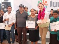 Ivette Morán de Murat encabeza el Programa “Juntos” en el municipio de Santo Domingo Teojomulco