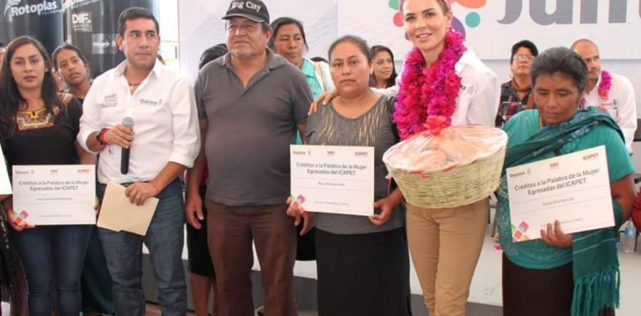 Ivette Morán de Murat encabeza el Programa “Juntos” en el municipio de Santo Domingo Teojomulco