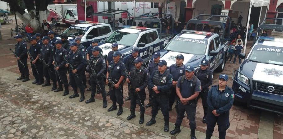 Más seguridad para Santa Lucía, entrega Raúl Cruz una patrulla más y equipamiento policial