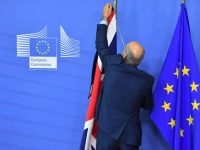 Ofrece CE un año más para transición por Brexit