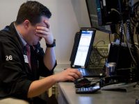 Ola de ventas sacude de nuevo a las bolsas