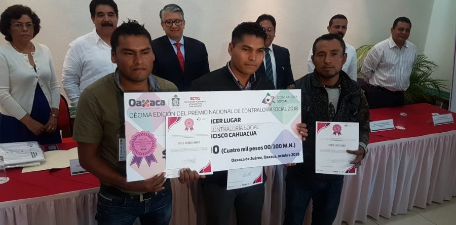 Santa María Tlahuitoltepec recibe premio por su buen ejercicio de Contraloría Social