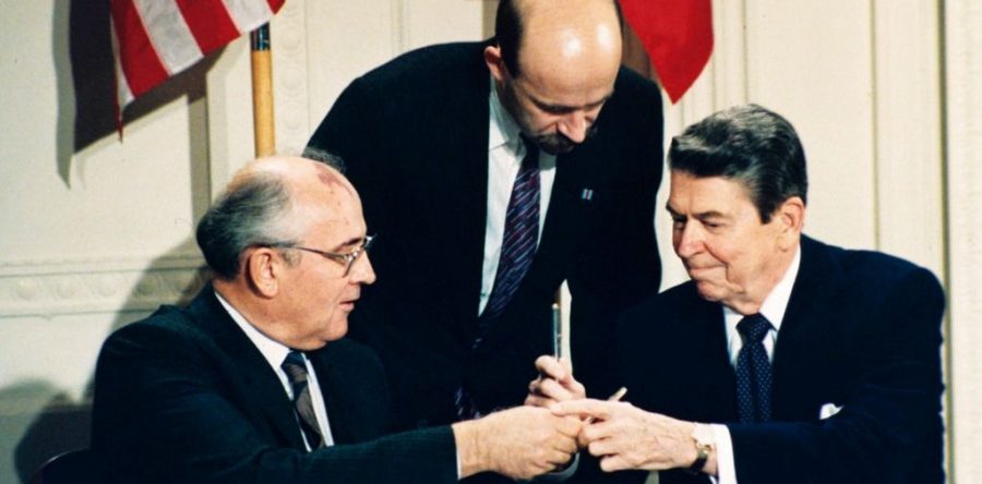 Salida de EU de pacto sobre armas nucleares aumenta riesgo de una guerra: Gorbachov
