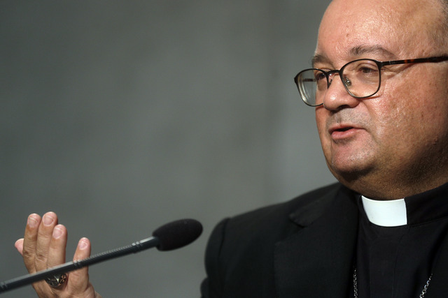 Se reúne el Papa con alto cardenal en medio del escándalo