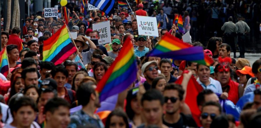 Senadores proponen cárcel para quien practique terapias contra la homosexualidad