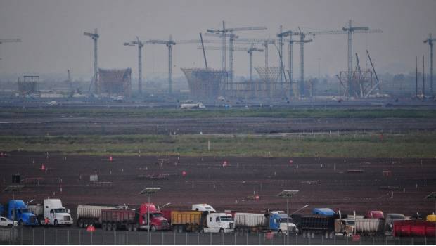Temen acarreo de Antorcha Campesina en consulta del NAICM