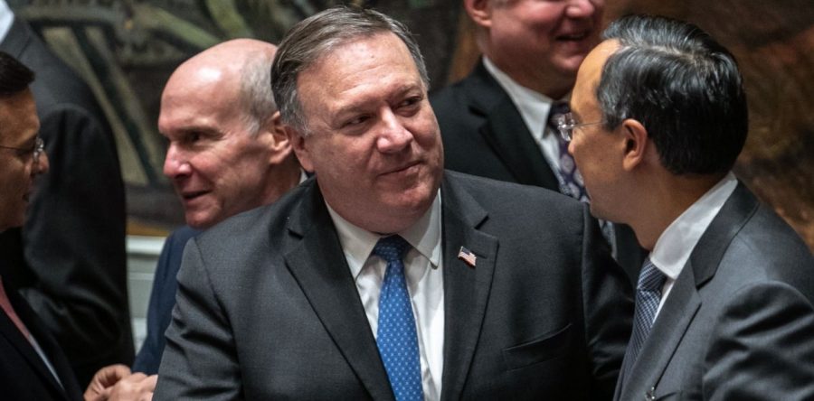 Tensión entre China y EU crece mientras Pompeo visita Beijing