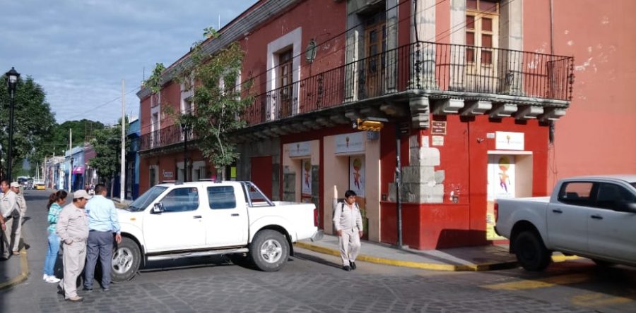 Intensifican trabajadores de salud del área de Vectores su protesta