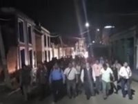 Marcha S-22 en la madrugada de este miércoles, en apoyo a los docentes huelguistas