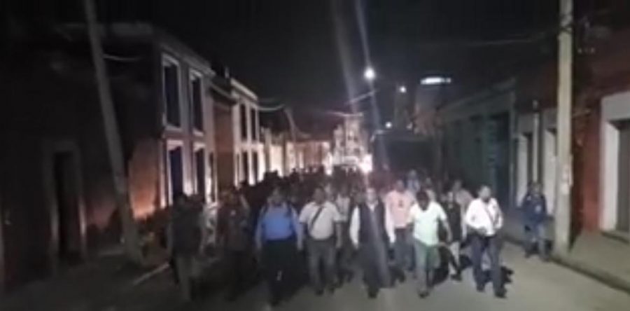 Marcha S-22 en la madrugada de este miércoles, en apoyo a los docentes huelguistas