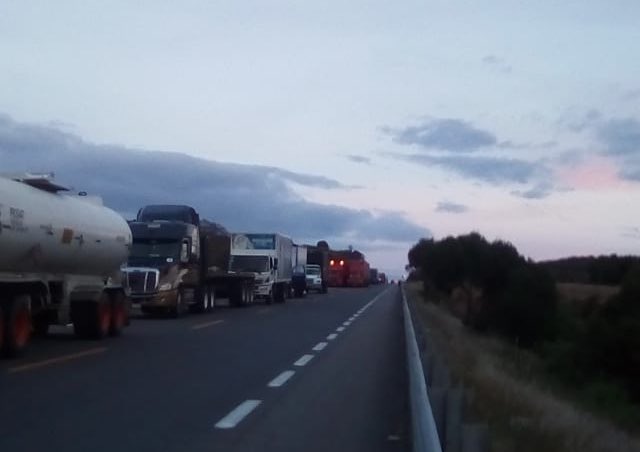 Taxistas continúan con bloqueo en Nochixtlán