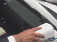 “No hay problema”, dice AMLO a reporteros que rompieron retrovisor de su auto