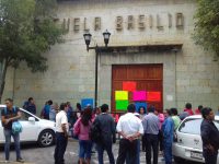 Continúa conflicto en la Basilio Rojas, dejan sin clases a niños