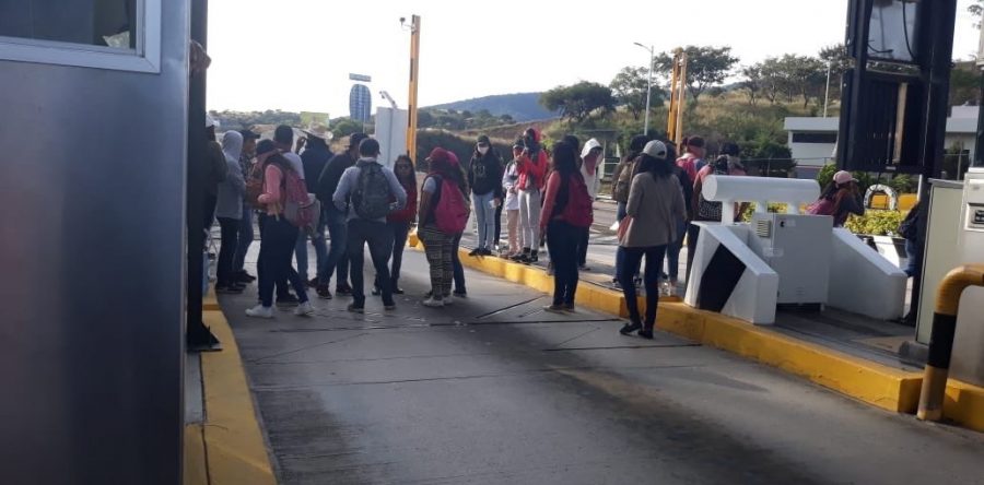 Toman normalistas caseta de Huitzo