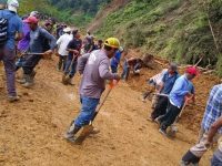 Realizan tequio en Metaltepec Mixes para localizar a una familia sepultada