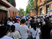 Marchan médicos para exigir justicia por su compañero asesinado