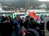 Exigen reconstrucción de escuela con bloqueo de carretera