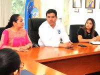 Reconoce Rector UABJO a estudiantes de Enfermería por examen de excelencia