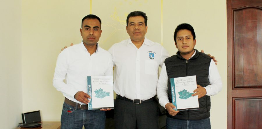 Egresados de FDyCS-UABJO actualizan la división territorial de Oaxaca