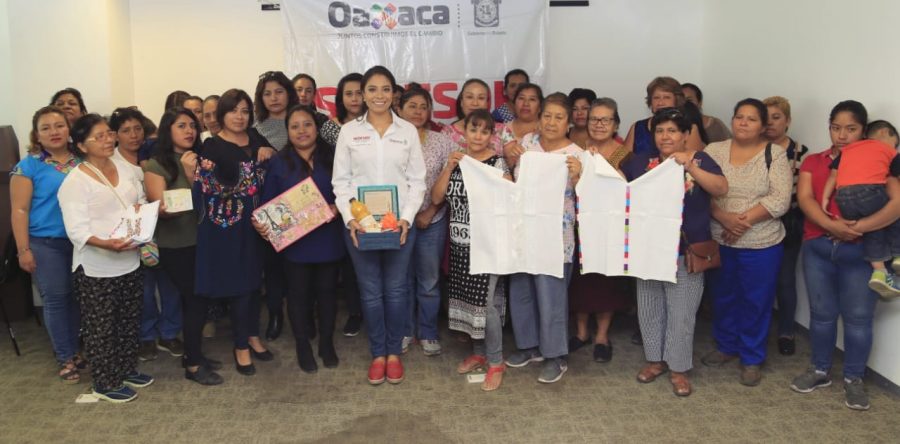 Entregan Sedesoh y BanOaxaca “Créditos a la Palabra de la Mujer”