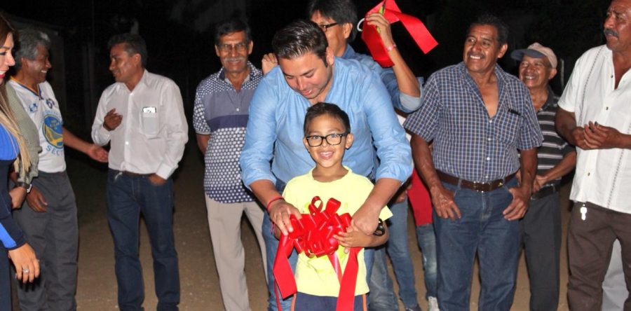 Se benefician más de 200 vecinos del sector Morelos en San Francisco Tutla, con ampliación de red de agua potable: Raúl Cruz