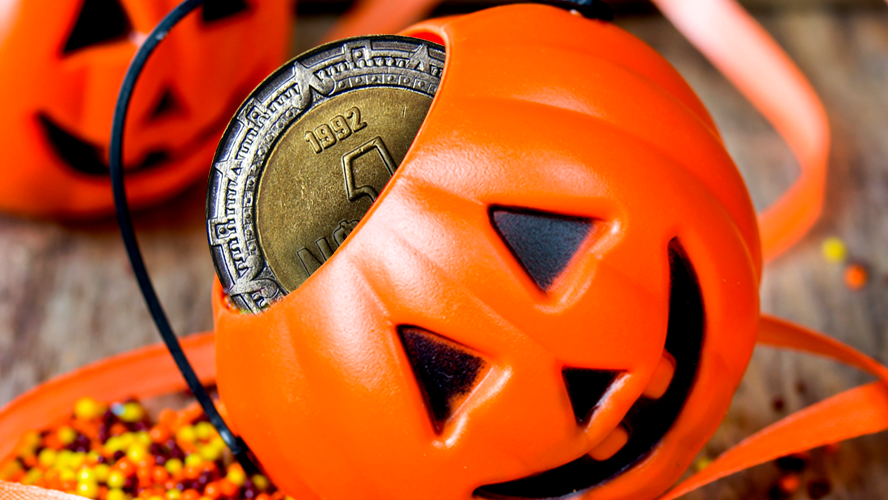 Al peso le dan ‘su calaverita’