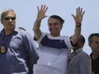 Bolsonaro amenaza con poner fin a medios que lo criticaron