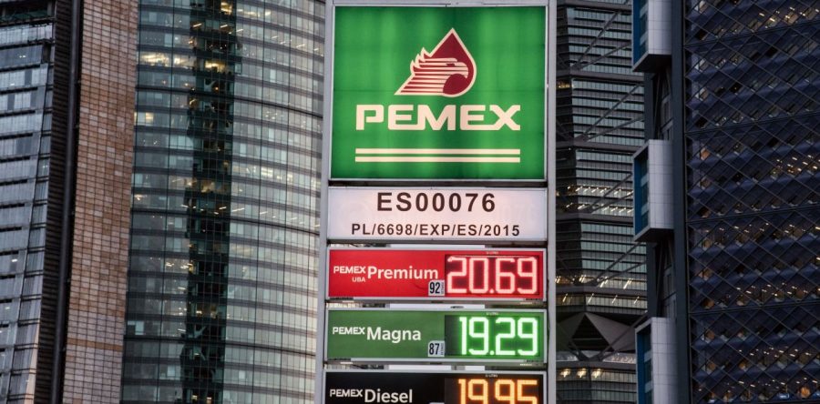Bonos de Pemex se desploman ante presión por AMLO