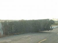 Fuertes vientos por Frente Frío vuelcan tráiler en el Istmo: CEPCO