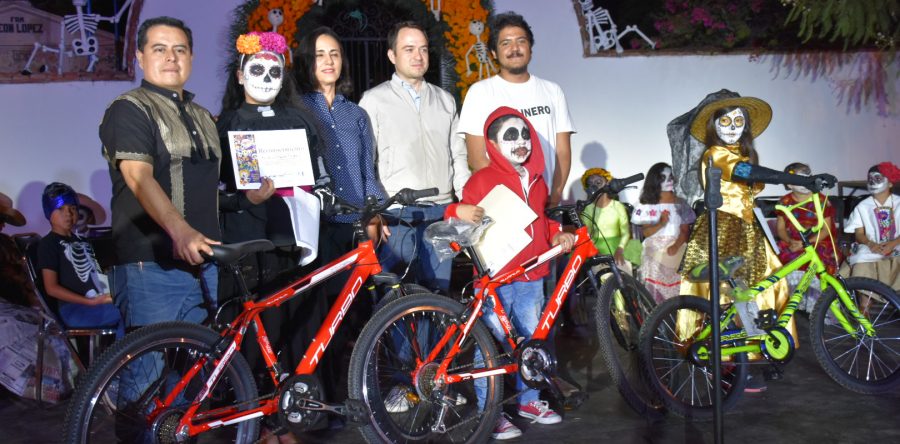 Realizan concursos de calaveritas literarias en Xochimilco