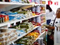 Canasta alimentaria se redujo de 8.9 pesos en octubre