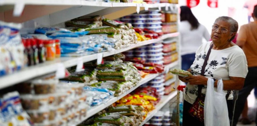 Canasta alimentaria se redujo de 8.9 pesos en octubre