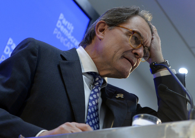 Condenan a Artur Mas a pagar casi 5 mde por consulta separatista