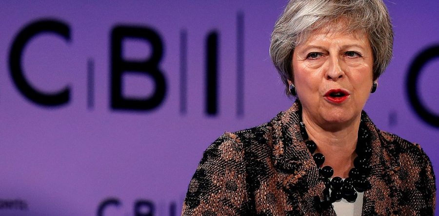 Defiende May ante empresarios acuerdo para ‘Brexit’