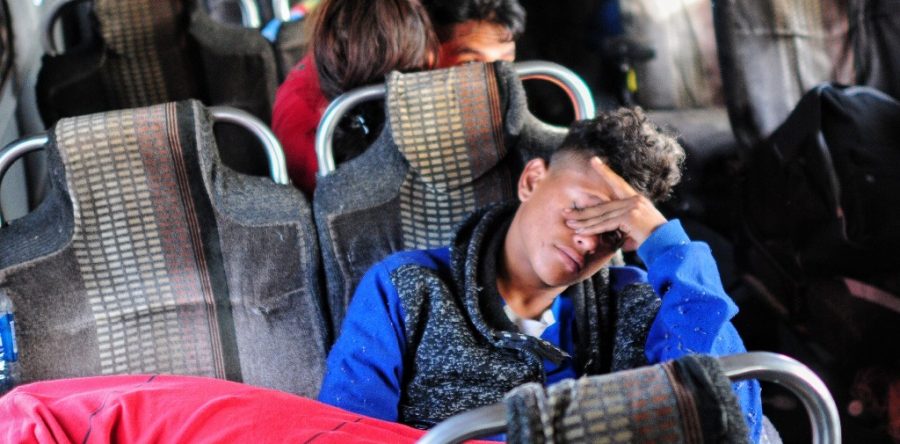 Detiene INM dos autobuses con migrantes en Sonora