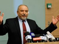 Dimite ministro israelí de Defensa; rechaza tregua con palestinos