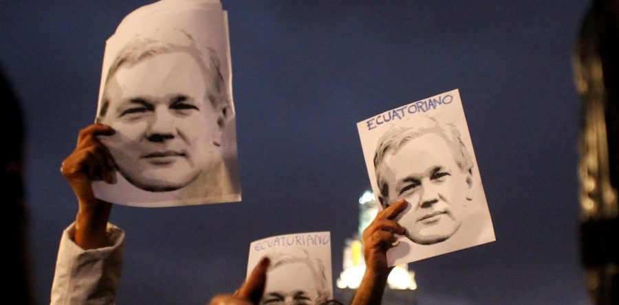 Documento judicial de EU sugiere cargos contra Assange